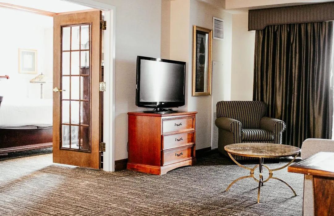 Hotel Topeka At City Center-1